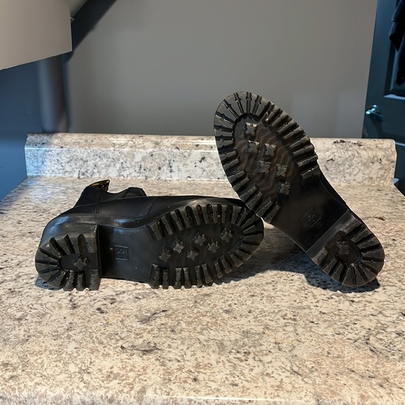 Doc Martens Rometty size 7 - Picture 5 of 6